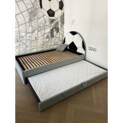 ŁÓŻKO FOOTBALL Z ZAGŁÓWKIEM PIŁKI