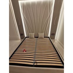 Zestaw łóżka tapicerowanego EUROPA 160x200cm z panelami ściennymi FRACTALO