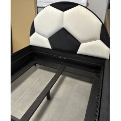 ŁÓŻKO FOOTBALL Z ZAGŁÓWKIEM PIŁKI