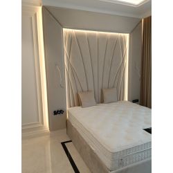 Zestaw łóżka tapicerowanego EUROPA 160x200cm z panelami ściennymi FRACTALO